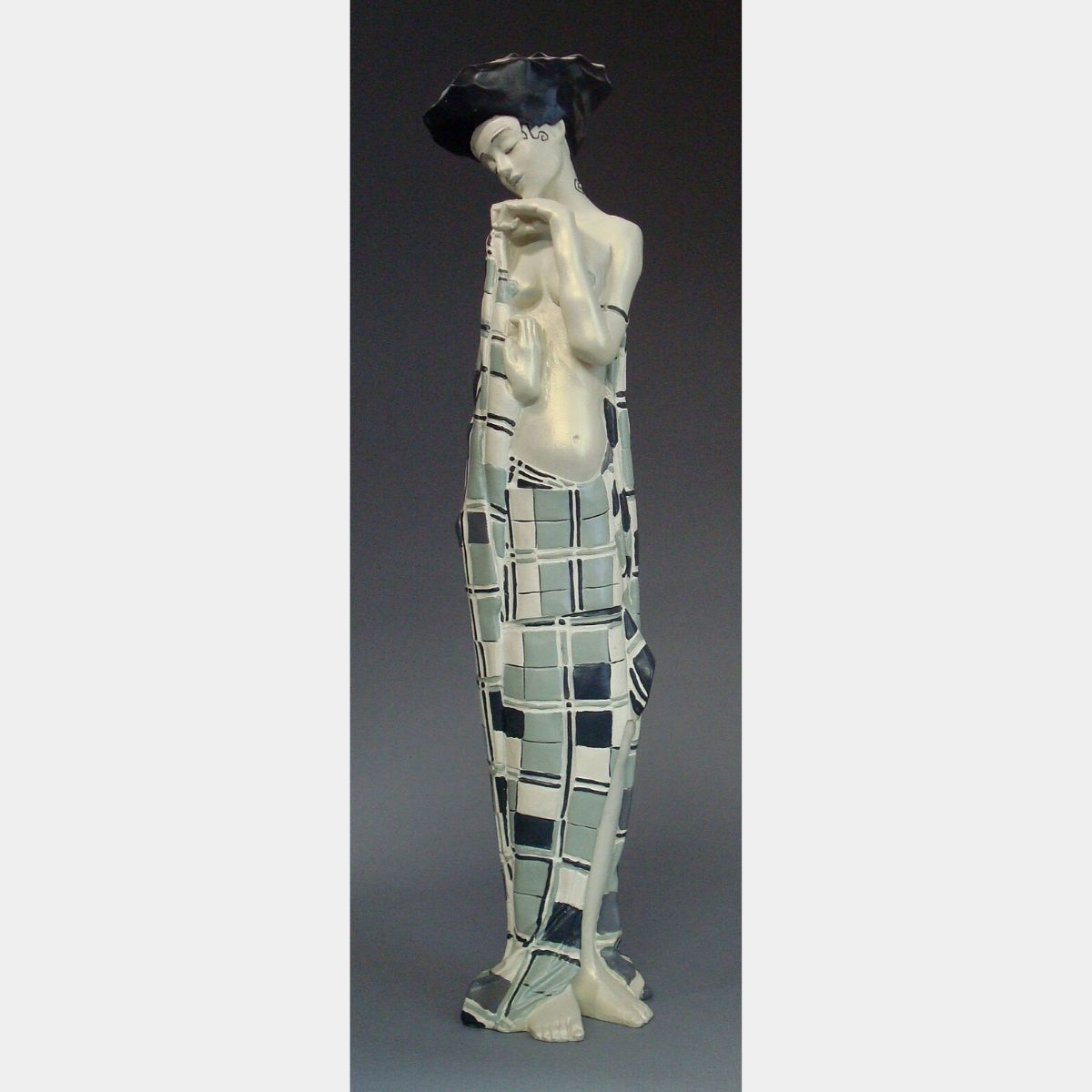 GERTI SCHIELE IN KARIERTEM TUCH - Designer Studio - housewarming gifts