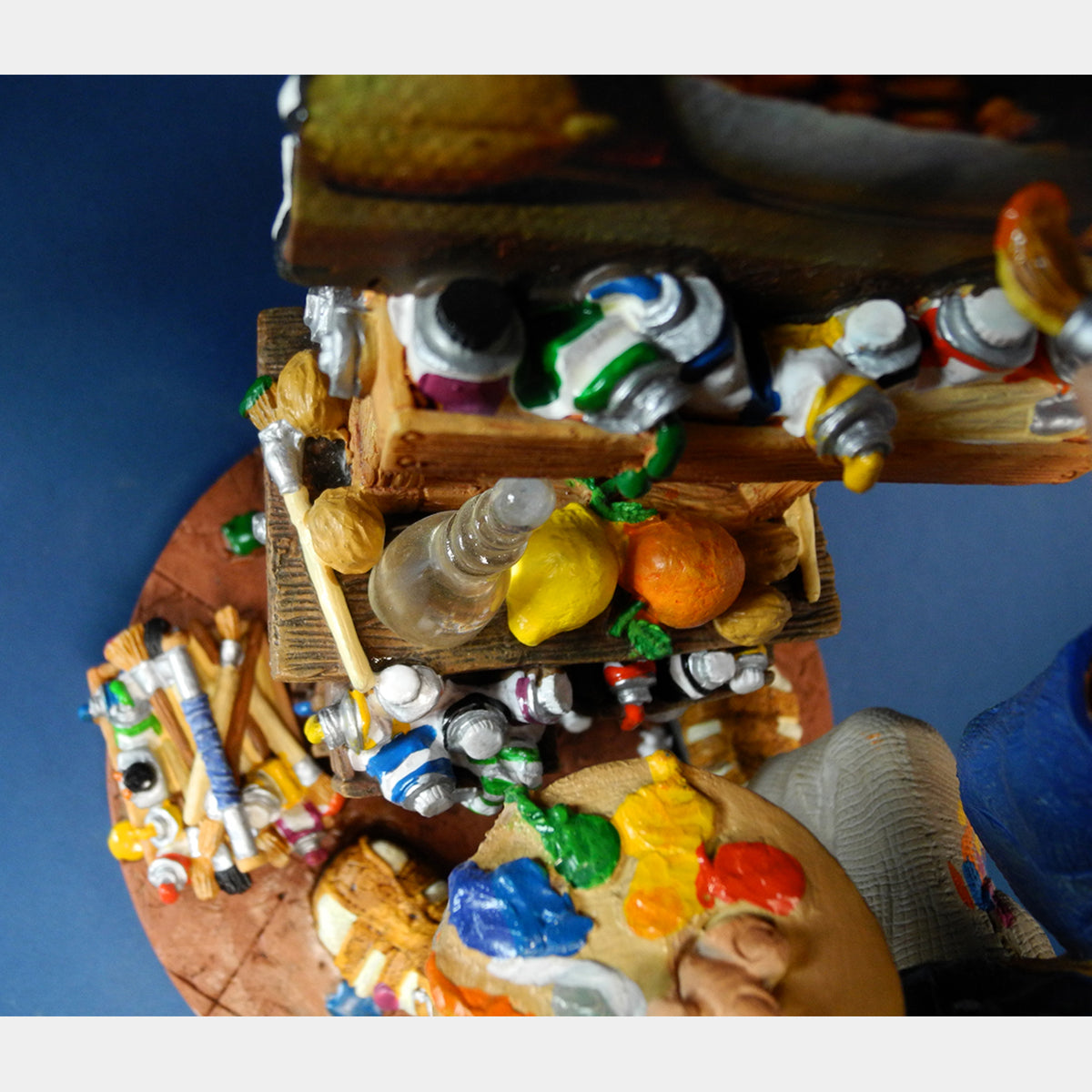 Profisti Artist Female - Designer Studio - Showpiece