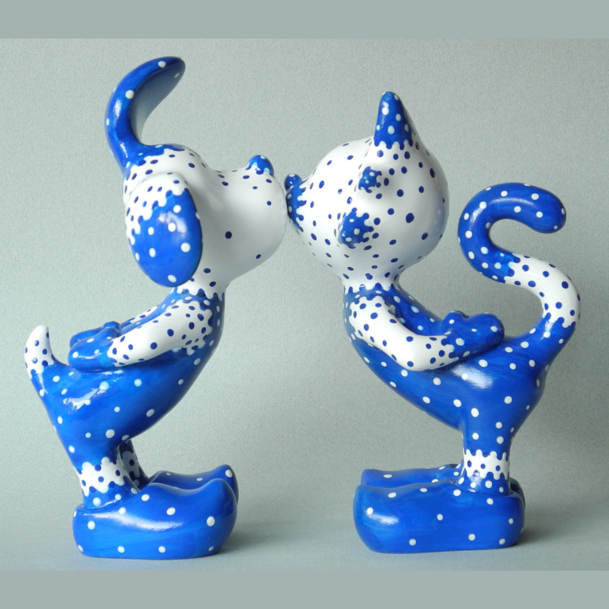 Jacky Zegers Mina Blue & White Cat